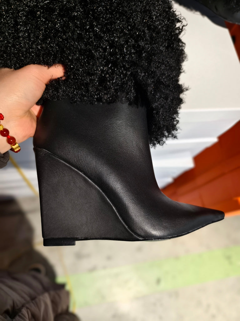 Restock- Pre-Sale- Wedge Heel Mongolian Fur Boot