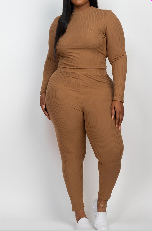 PLUS SIZE RUNWAY LEGGING SET