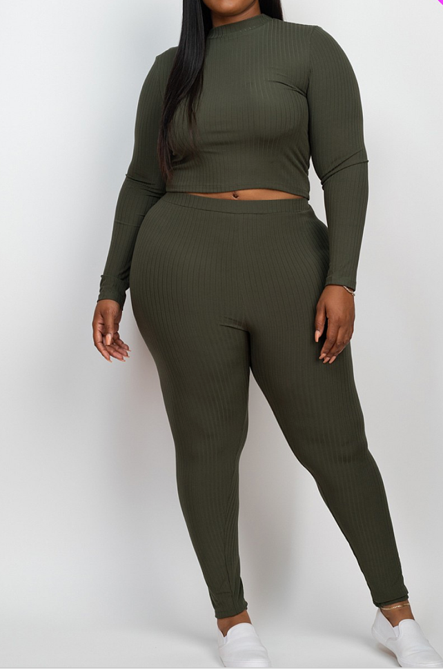 PLUS SIZE RUNWAY LEGGING SET